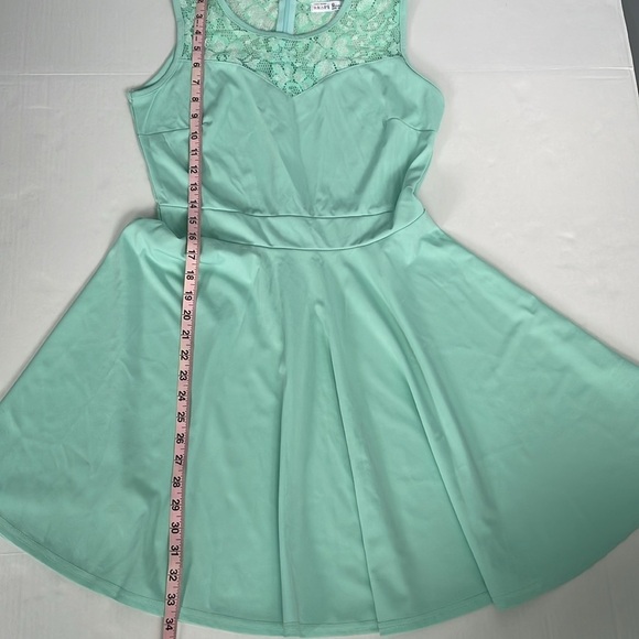 Green A-Line Sleeveless Lace Dress Medium - Picture 16 of 17